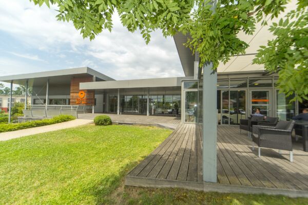 Siège de Global D à Brignais, qui rassemble environ 170 collaborateurs, dont 60 s'installeront dans les toutes prochaines semaines sur le nouveau site de la zone des Aigais