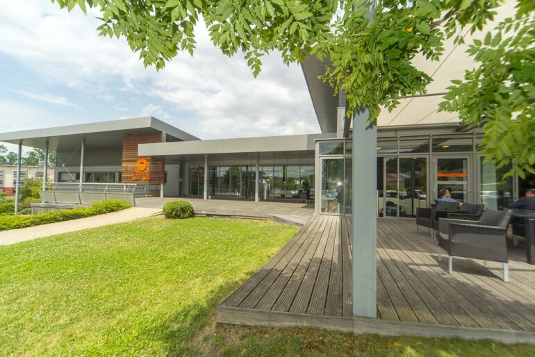 Siège de Global D à Brignais, qui rassemble environ 170 collaborateurs, dont 60 s'installeront dans les toutes prochaines semaines sur le nouveau site de la zone des Aigais