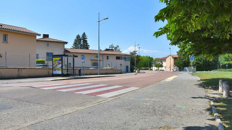 Photo de l'avenue Gilbert Fabre à Millery avant les travaux