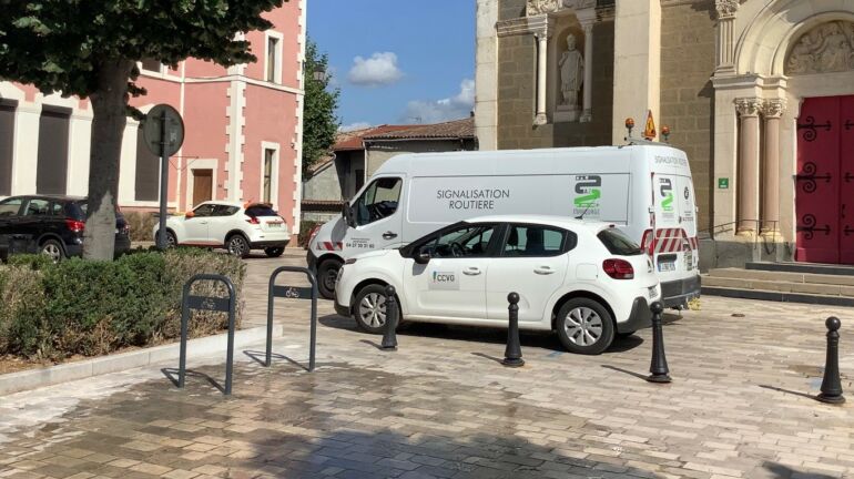 Arceaux stationnement vélo église de Vourles